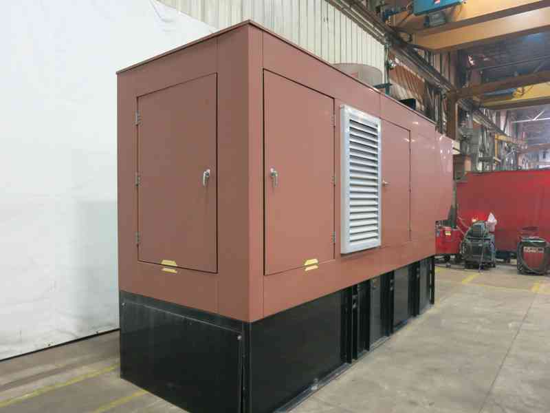 Used Cummins 600 kW VTA28-G2 Diesel Generator, 279 Hrs
