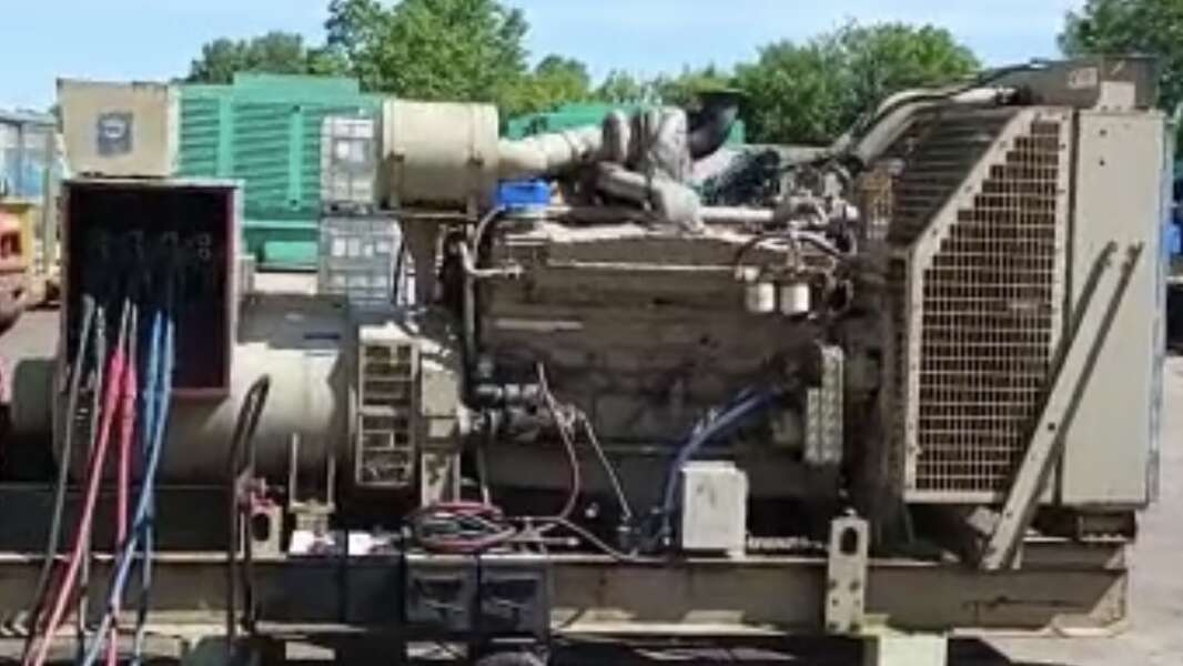 Used Cummins 500 kW VTA28-G1 Diesel Generator, 734 Hrs