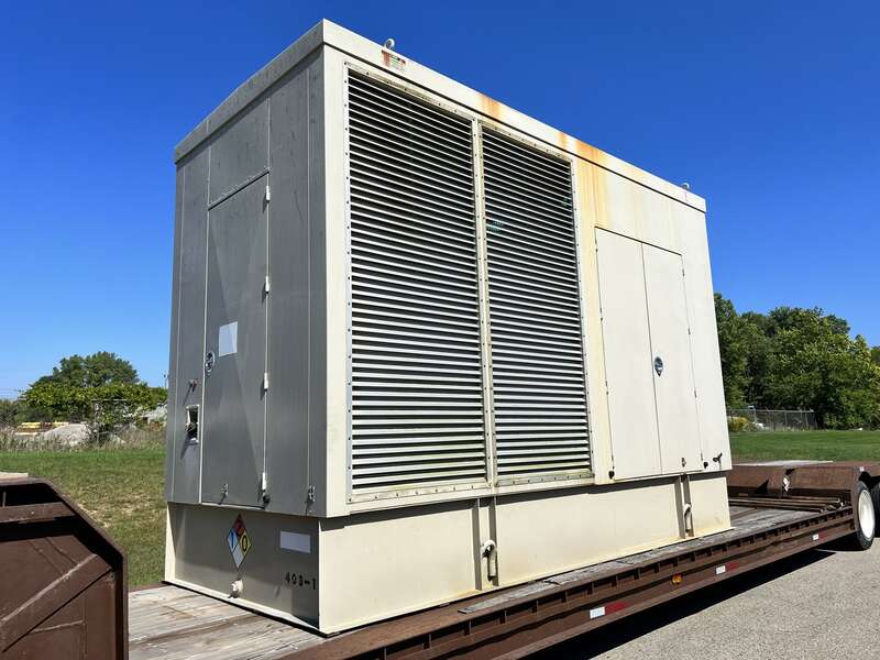 Used Cummins DFGB VTA28G5 Diesel Generator 556 Hrs 600 KW 0
