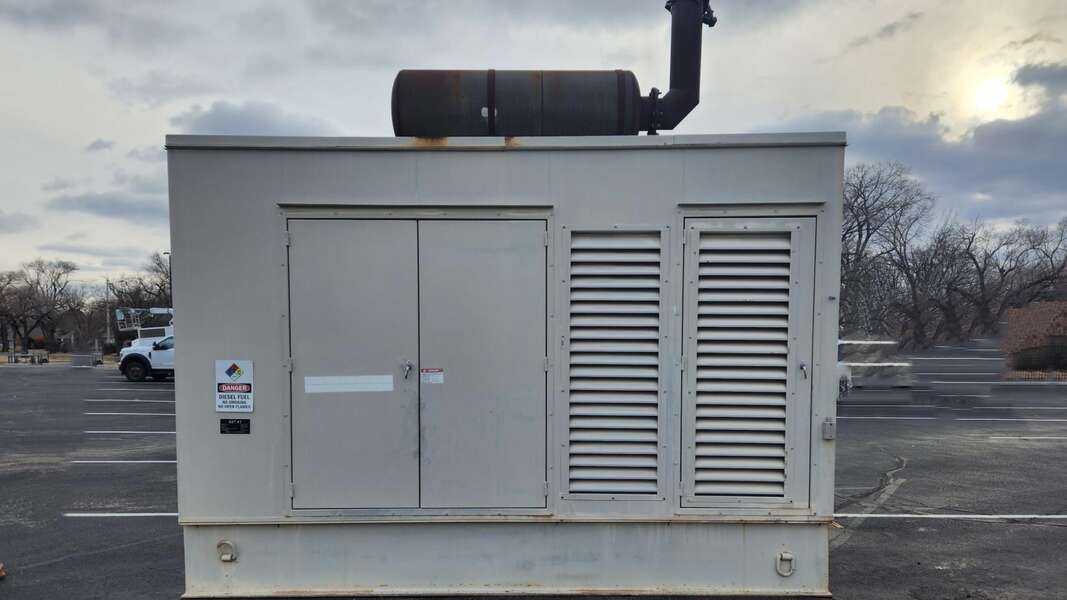 Used Cummins 750DFHA Diesel Generator, 1072 Hrs